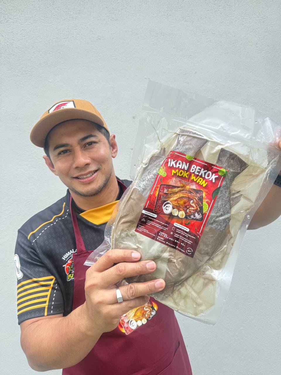 Tetamu menikmati Ikan Bekok Mok Wan
